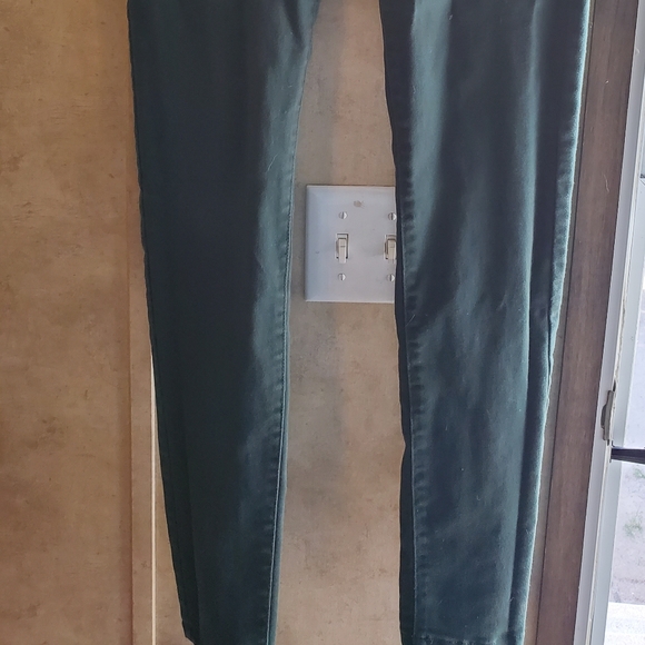 Green Jeans - Picture 2 of 6